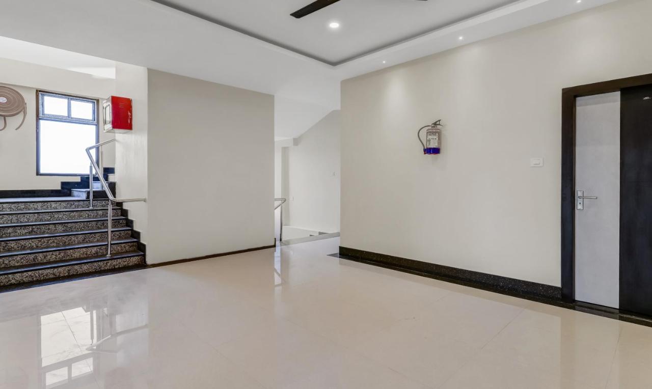 Treebo Hotel Mobi Vip Airport Ґувахаті Екстер'єр фото