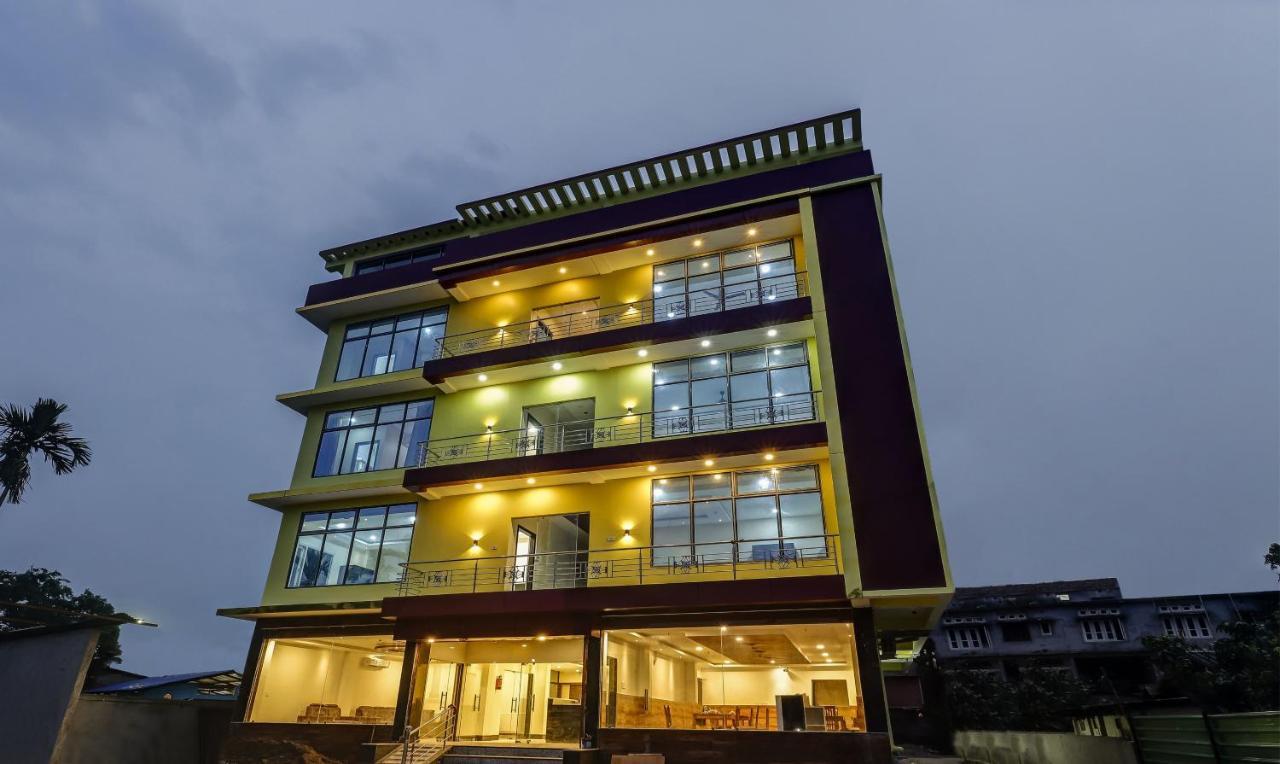Treebo Hotel Mobi Vip Airport Ґувахаті Екстер'єр фото
